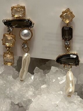 💎 3/$15 E18 NWT JOE FRESH Goldtone Black & Pearl Inukshuk Style Fashion Earring